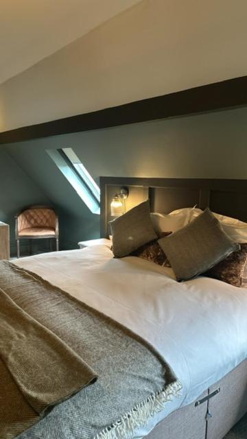 The Lion - Pub & Restaurant Hotel